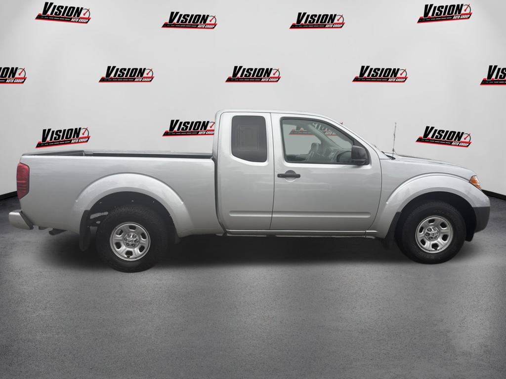 Used 2018 Silver Nissan S image 4