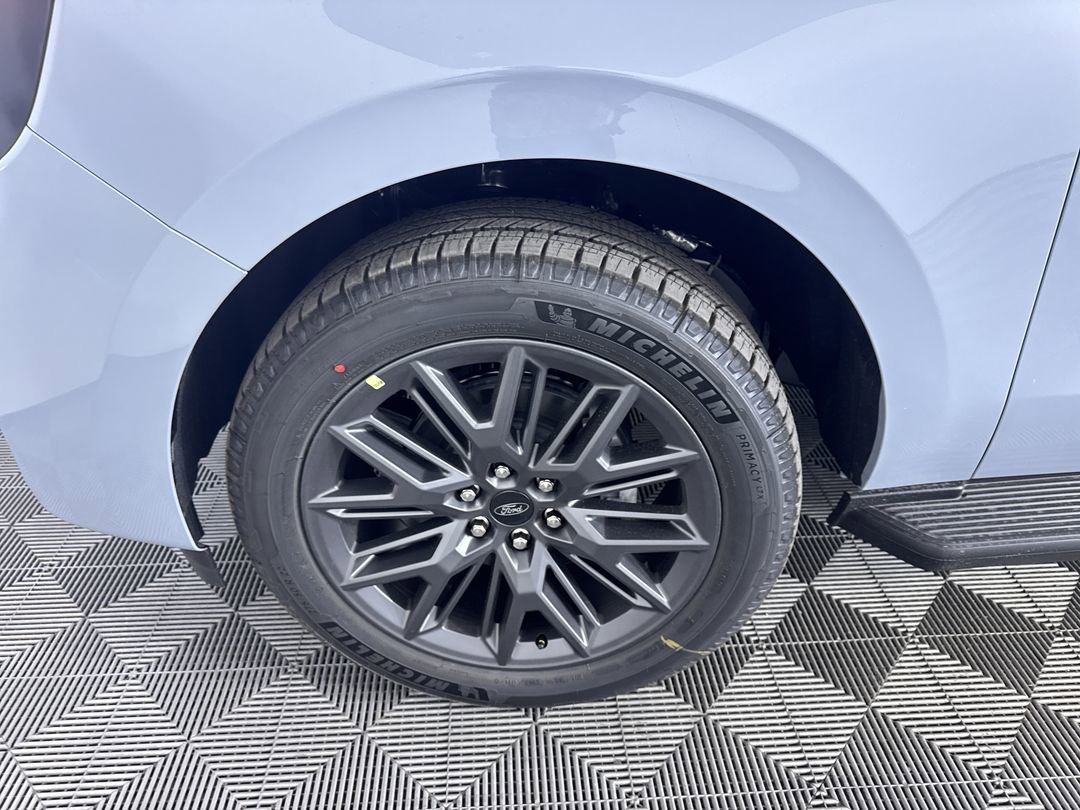 New 2026 Glacier Gray Metallic Tri-Coat Ford Platinum image 26