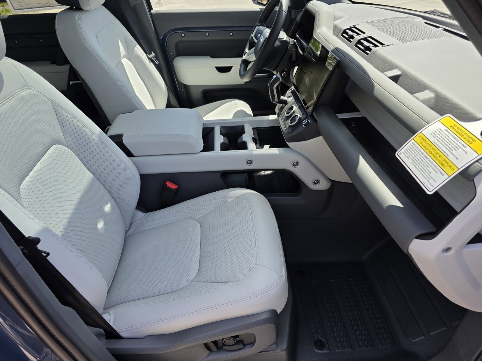 Used 2026 Tasman Blue Metallic Land Rover 110 X-Dynamic SE P400 image 3