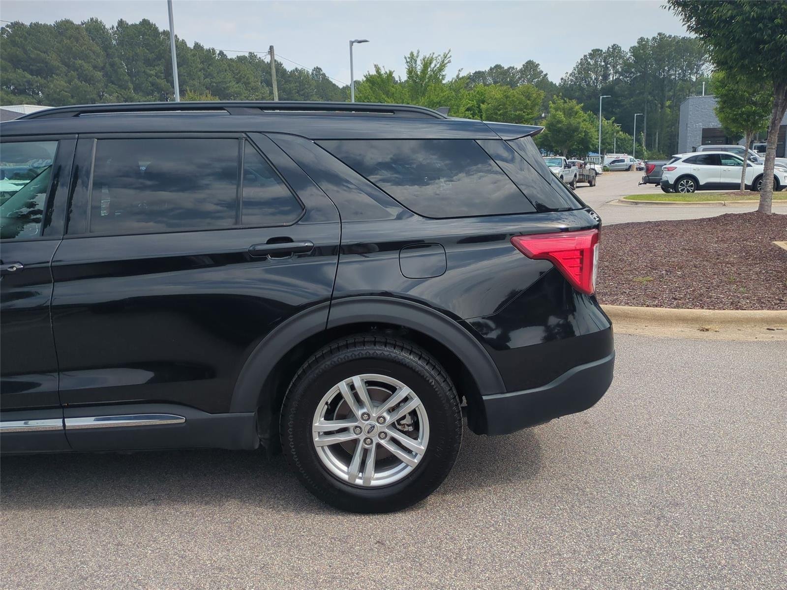 Used 2023 Agate Black Metallic Ford XLT image 11