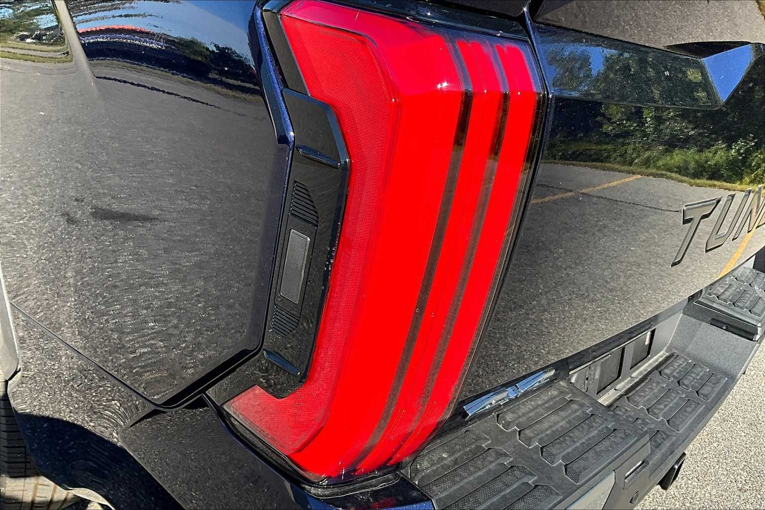 2025 Toyota Tundra Limited - Photo 14