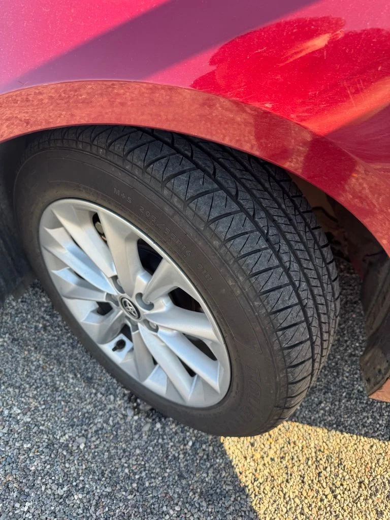 Used 2022 Pearl Toyota LE image 18
