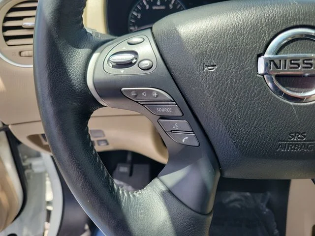 Used 2019 White Nissan Platinum image 23