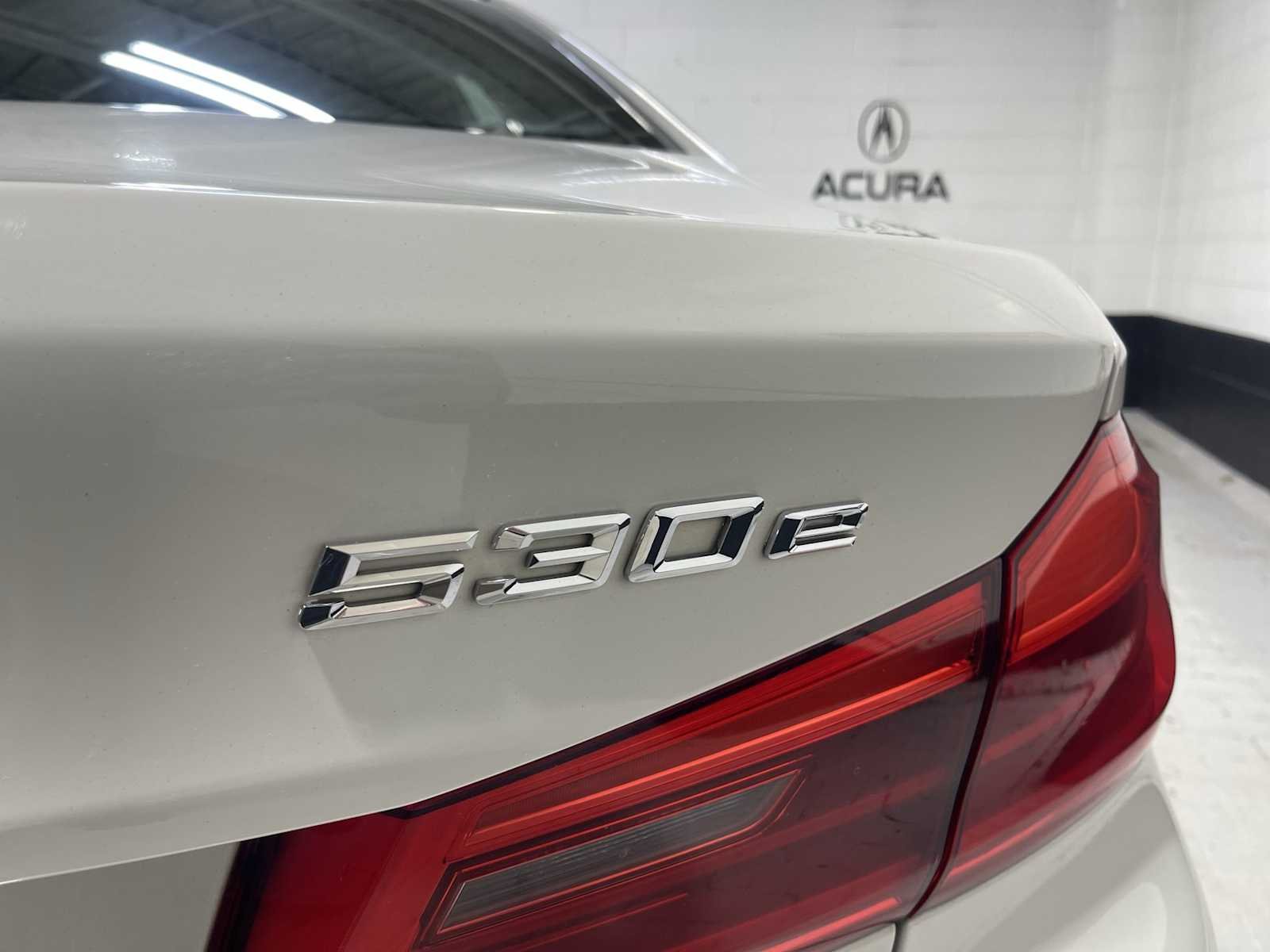 Used 2018 White BMW 530e xDrive iPerformance image 7