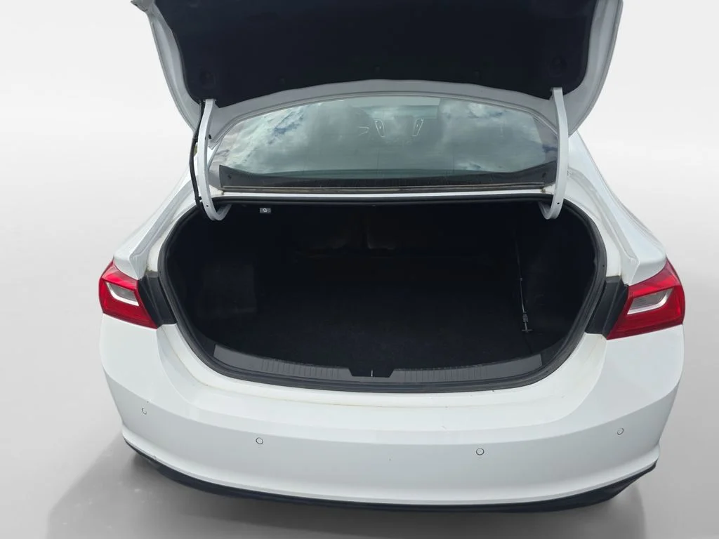 Used 2025 Summit White Chevrolet LT image 25