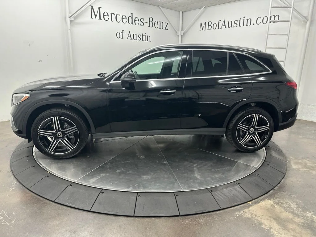 New 2027 Black Mercedes-Benz GLC 300 image 4