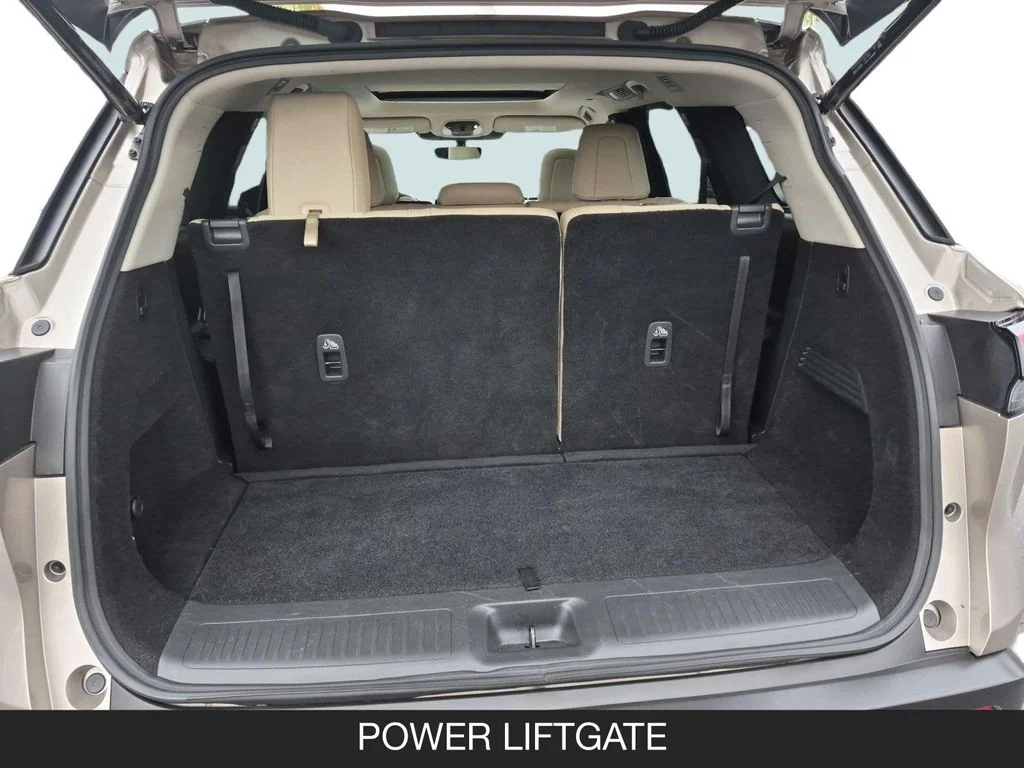 Used 2025 Silver INFINITI LUXE image 25