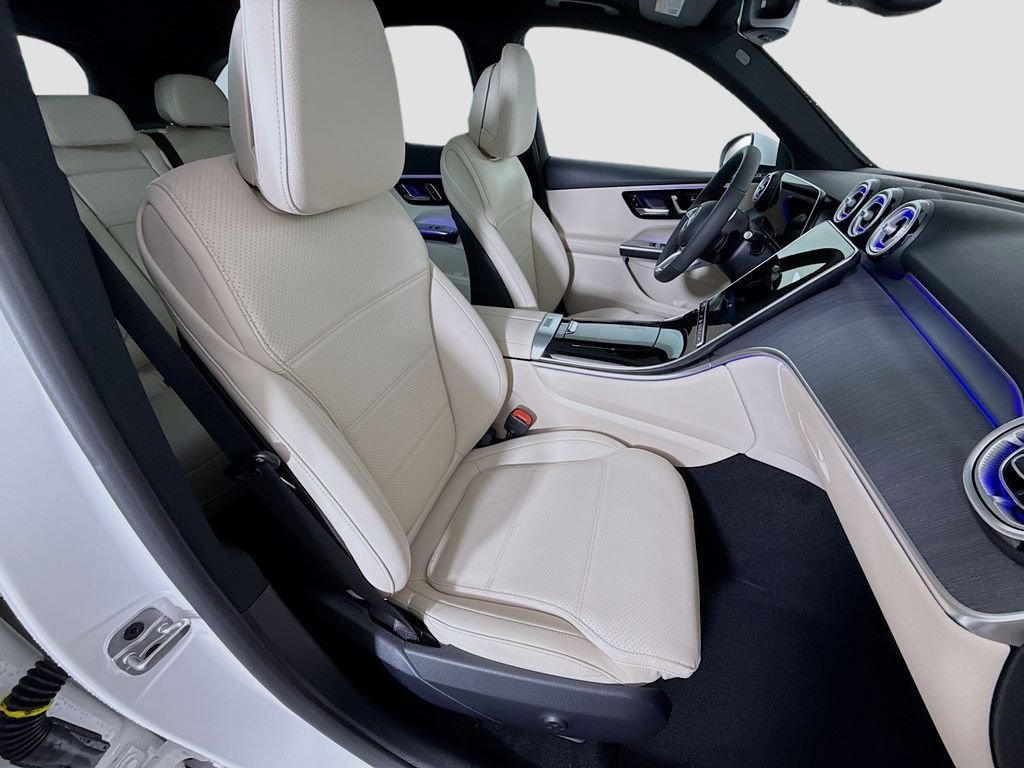 New 2026 Polar White Mercedes-Benz GLC 300 image 29