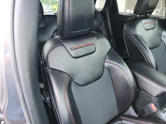 Used 2019 Crystal Metallic Jeep Trailhawk image 61