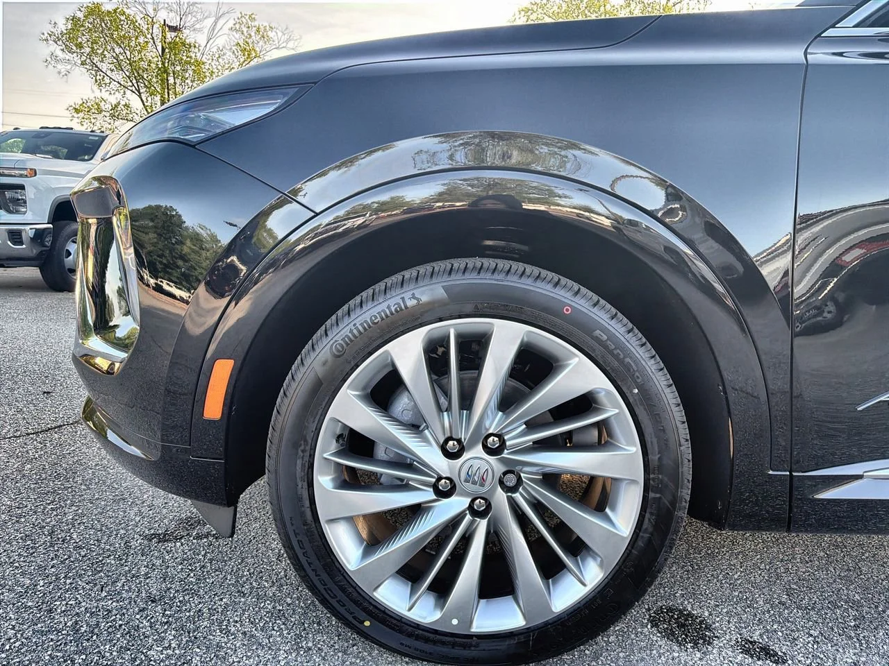 New 2026 Ebony Twilight Metallic Buick Avenir image 28