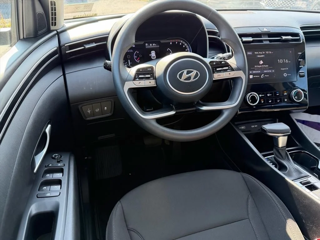 Used 2023 White Hyundai SEL image 7