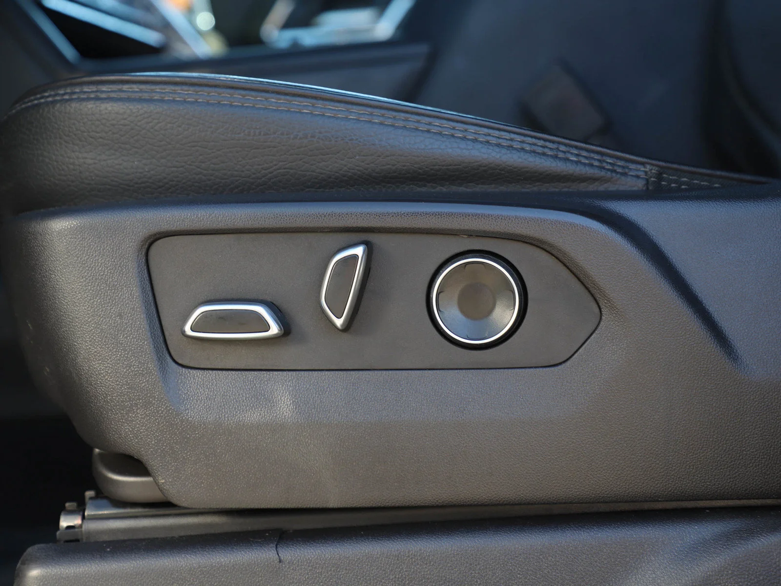 Used 2024 Onyx Black GMC Denali image 28