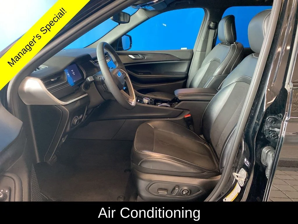 Used 2023 Black Jeep Altitude X image 9
