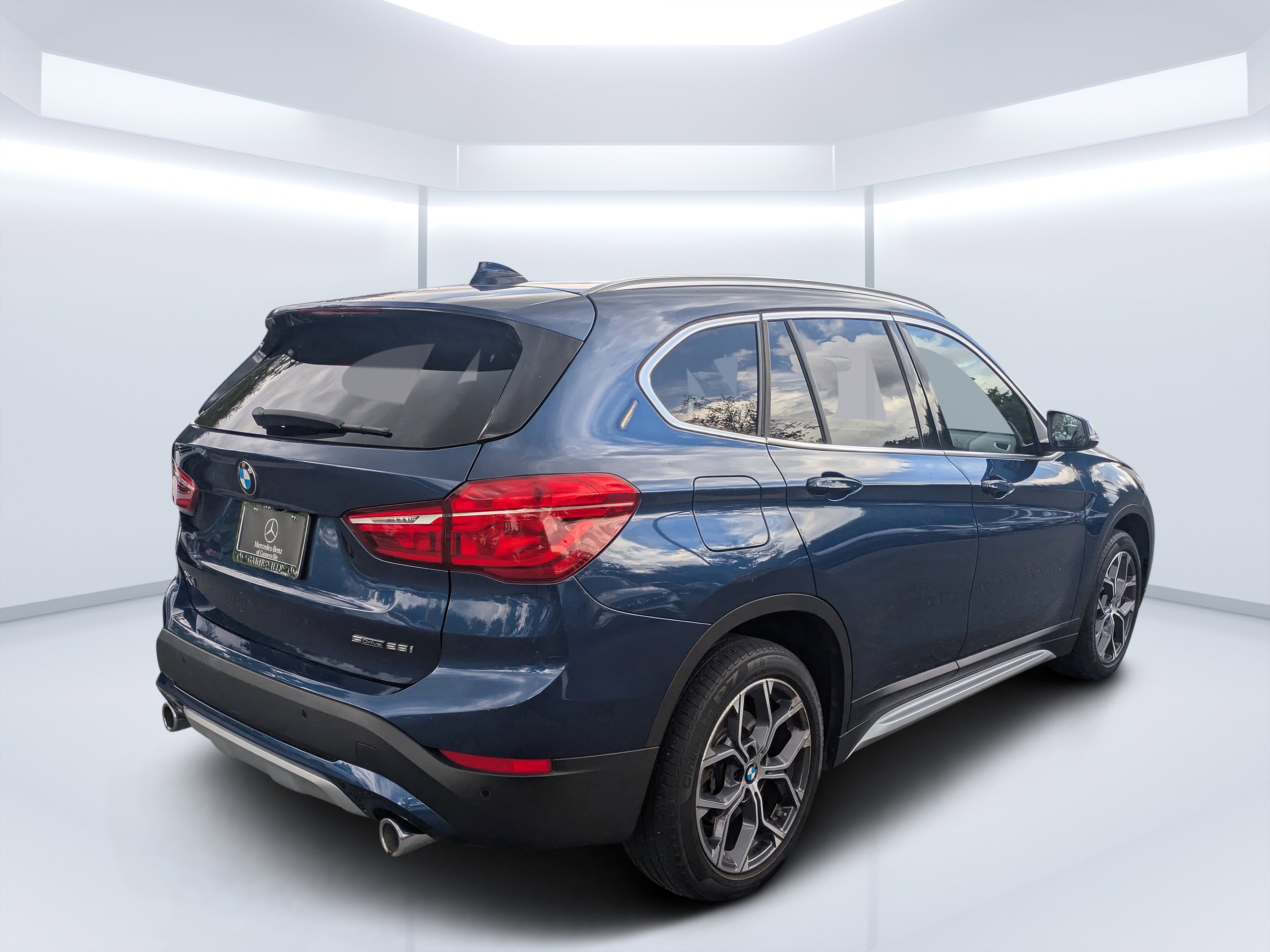 Used 2021 Phytonic Blue Metallic BMW sDrive28i image 3