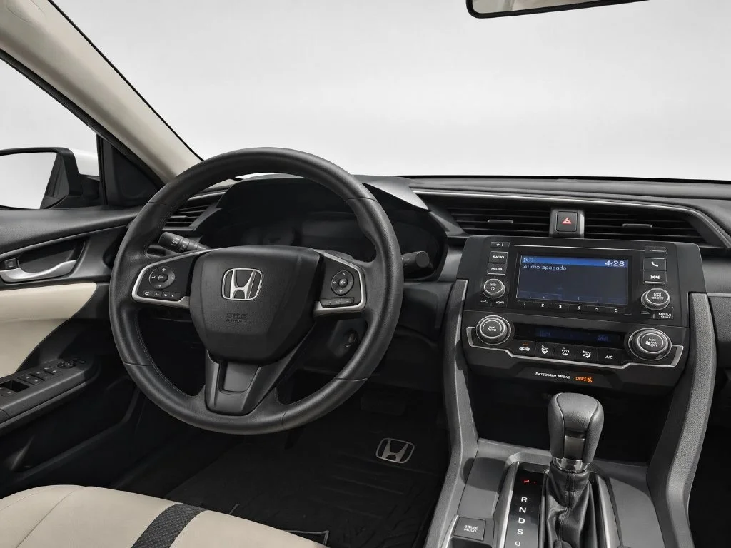 Used 2017 White Honda LX image 34