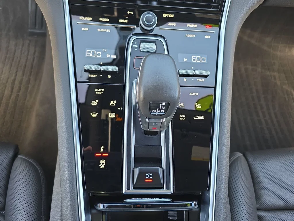 Used 2023  Porsche Platinum Edition image 27