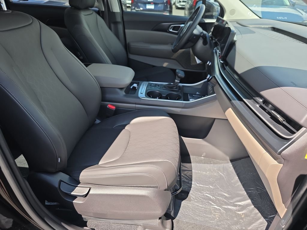 New 2026 Aurora Black Pearl Kia LXS image 32