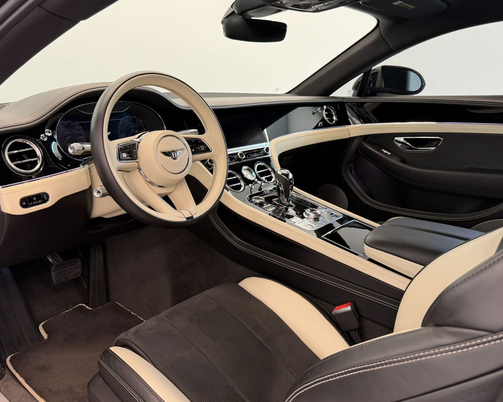 Used 2023 White Bentley V8 S image 15