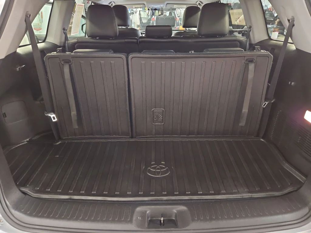 Certified Used 2019 Silver Toyota XLE image 27