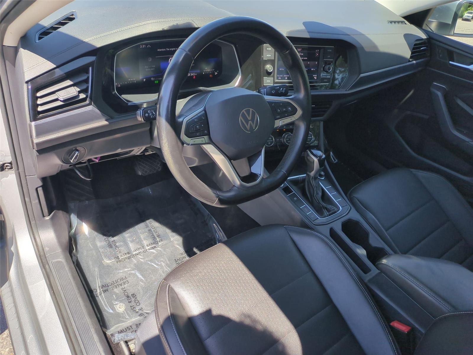 Used 2023  Volkswagen SE image 19