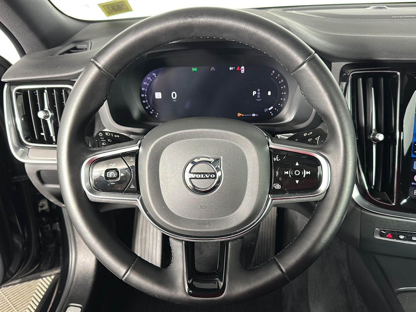 Used 2024 Onyx Black Metallic Volvo Plus Black Edition image 21