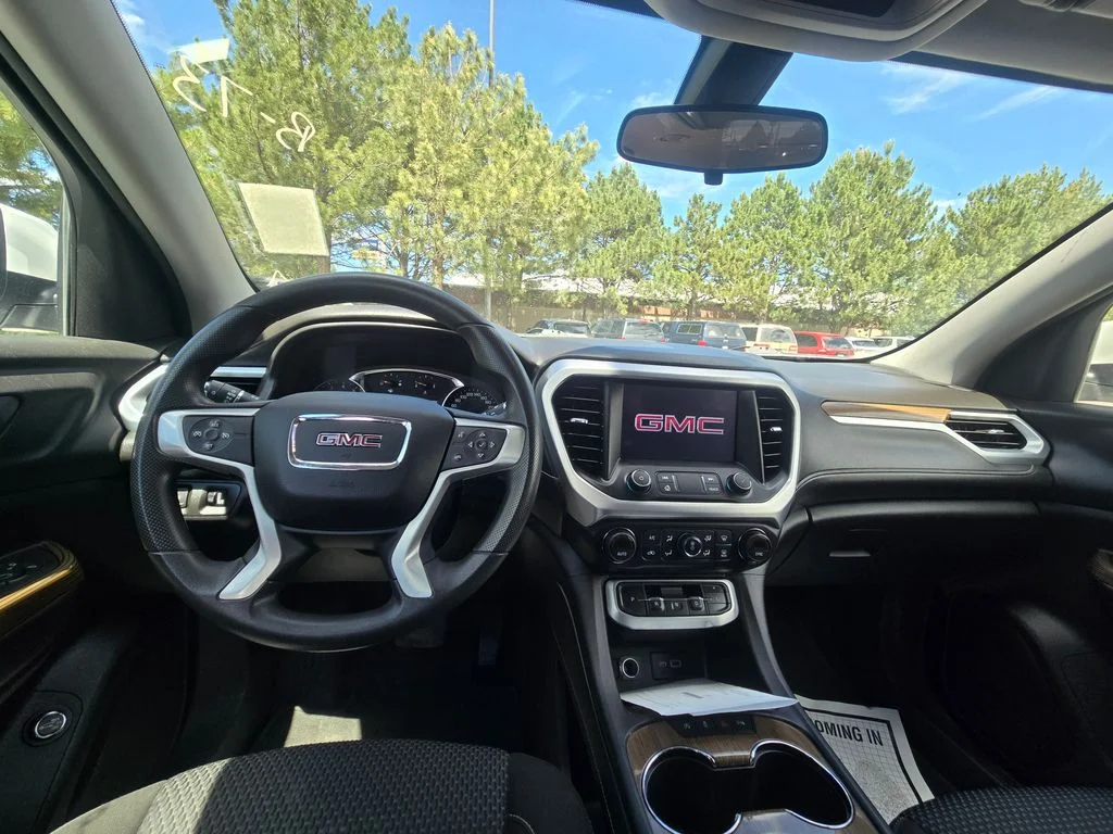 Used 2021 White GMC SLE image 10
