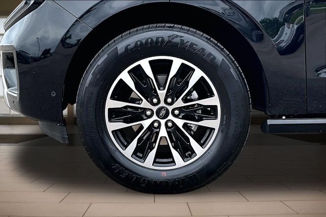 Used 2025 Black Ford Platinum image 9
