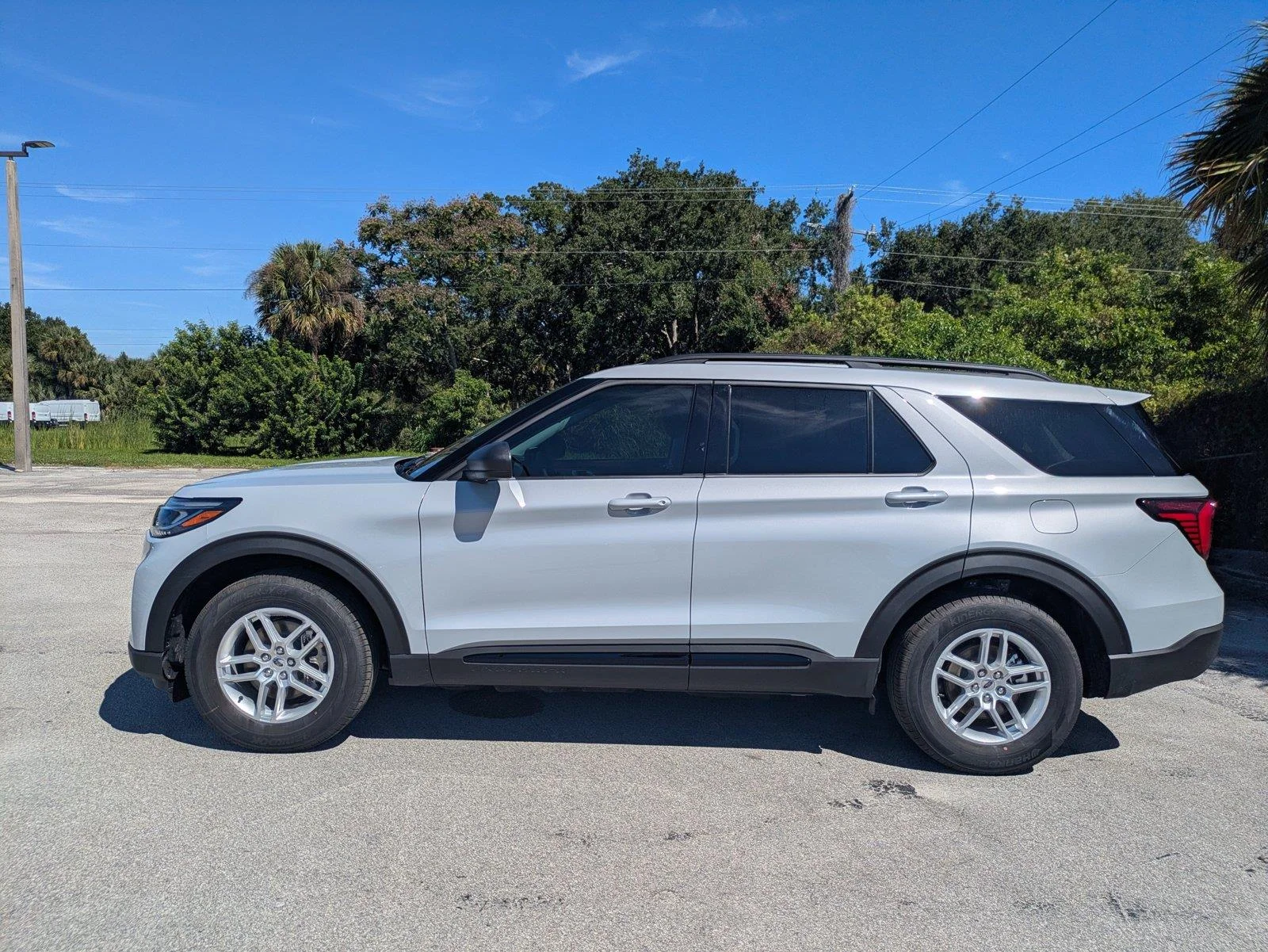 New 2026 Space White Metallic Ford Active image 11