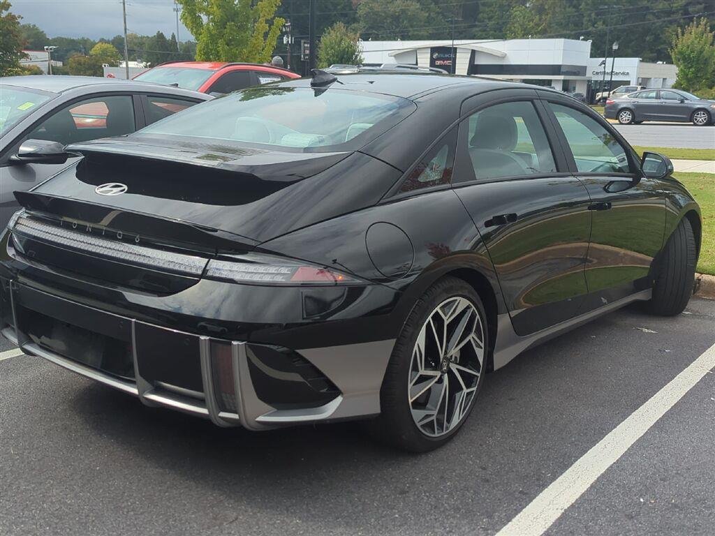 Used 2023 Onyx Black Hyundai SEL image 4
