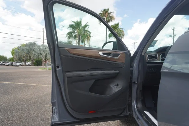New 2026 Pure Gray Volkswagen 2.0T SE w/Technology image 15
