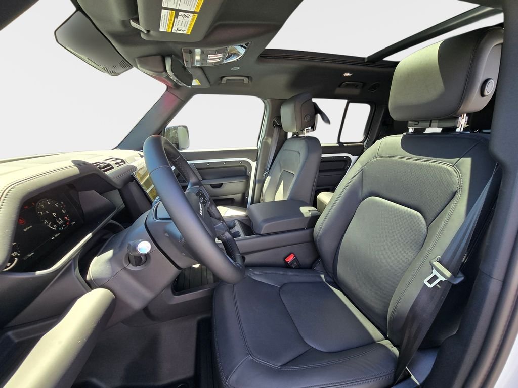 New 2026 Fuji White LAND ROVER X-Dynamic SE image 16