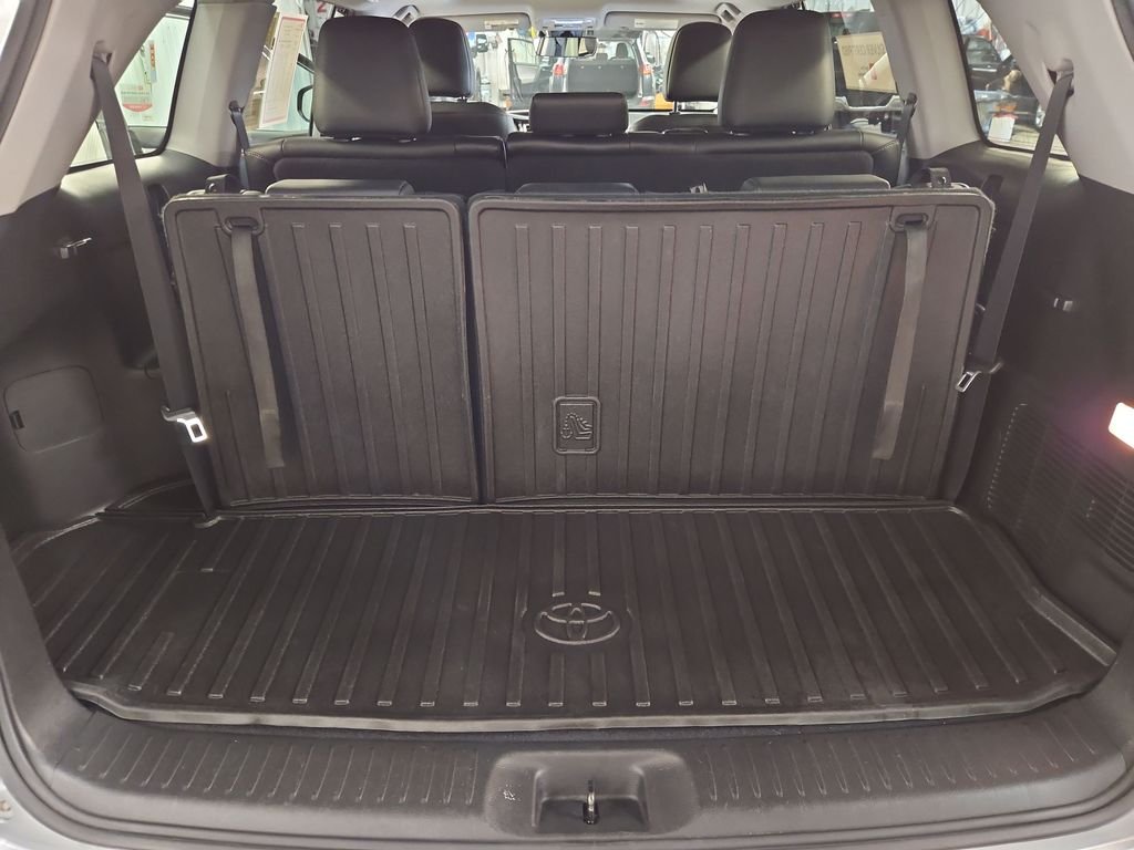Used 2019 Silver Toyota XLE image 27