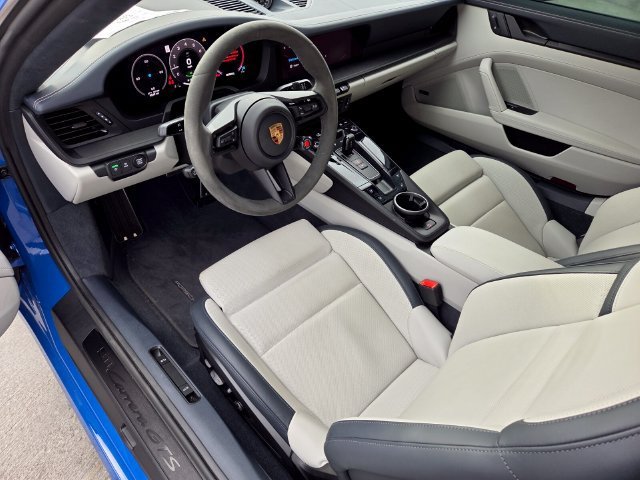 Used 2025  Porsche Carrera GTS image 13