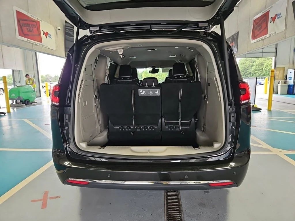 Used 2021 Black Chrysler Touring L image 6