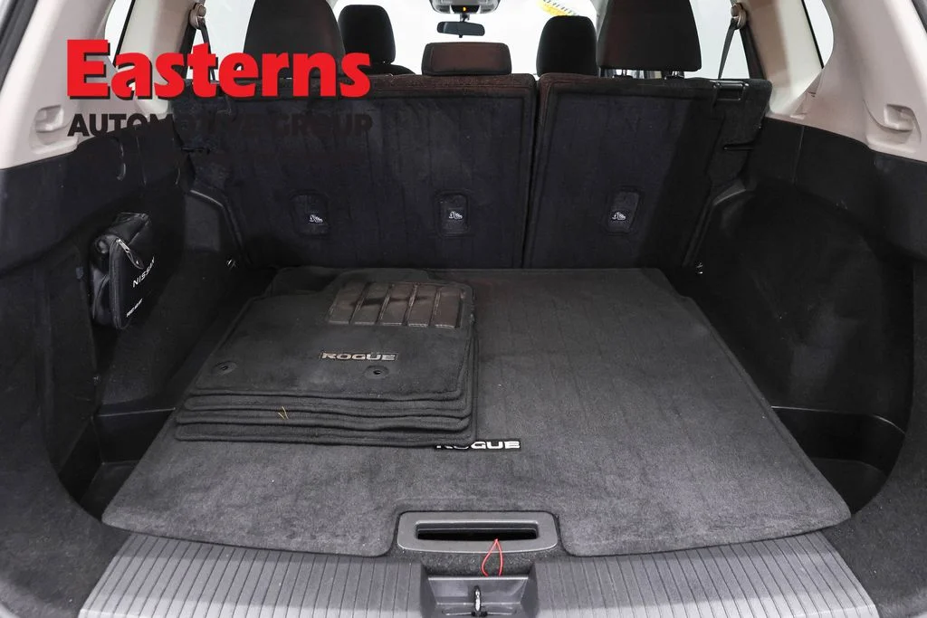 Used 2023 Gray Nissan S image 9