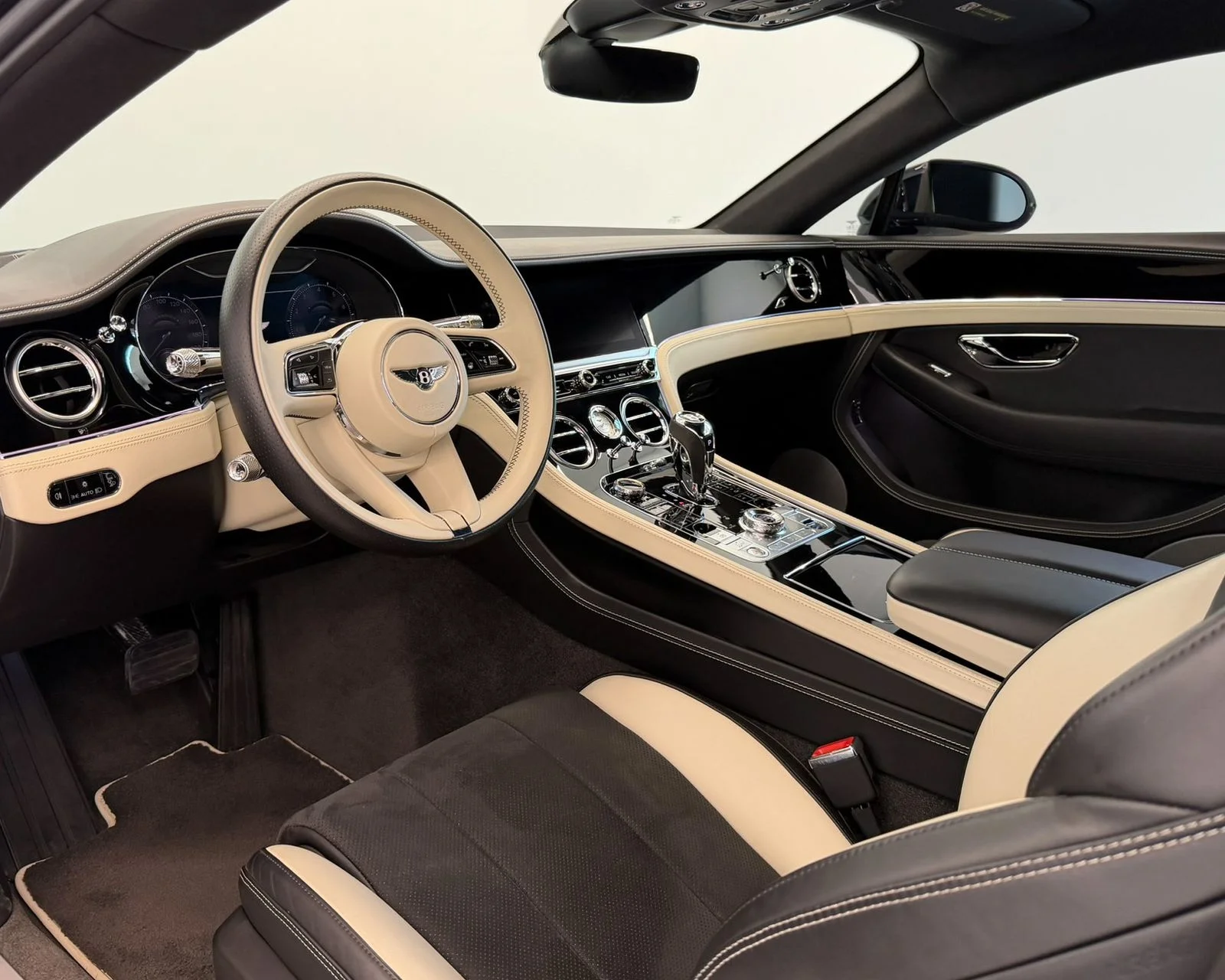 Used 2023 White Bentley V8 S image 15