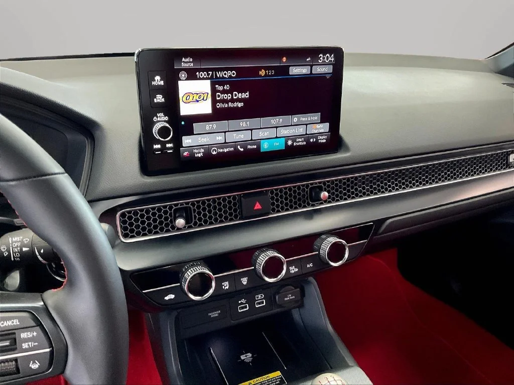 Used 2025 Championship White Honda  image 10