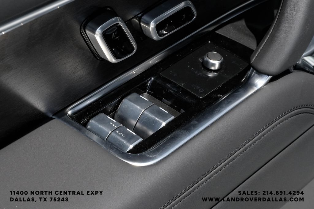 New 2026 Fuji White Land Rover SE image 45