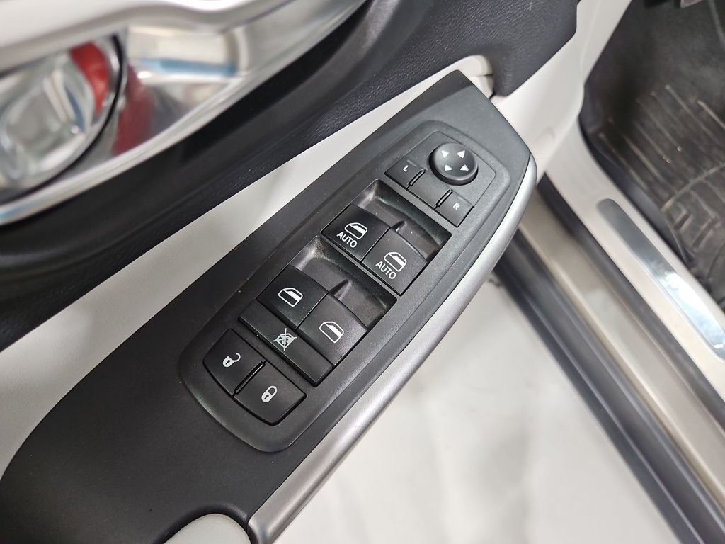 Used 2019 Beige Jeep Limited image 12