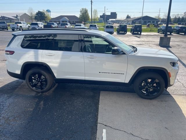 New 2026 Bright White Clear-Coat Exterior Paint Jeep Limited image 7