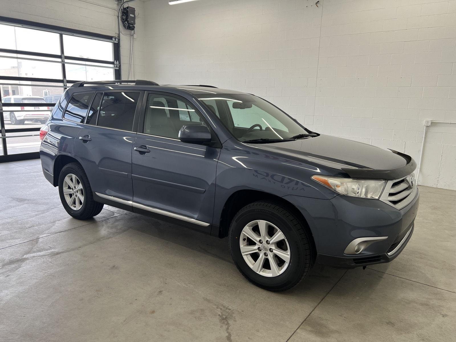 Used 2013 Shoreline Blue Pearl Toyota SE image 5