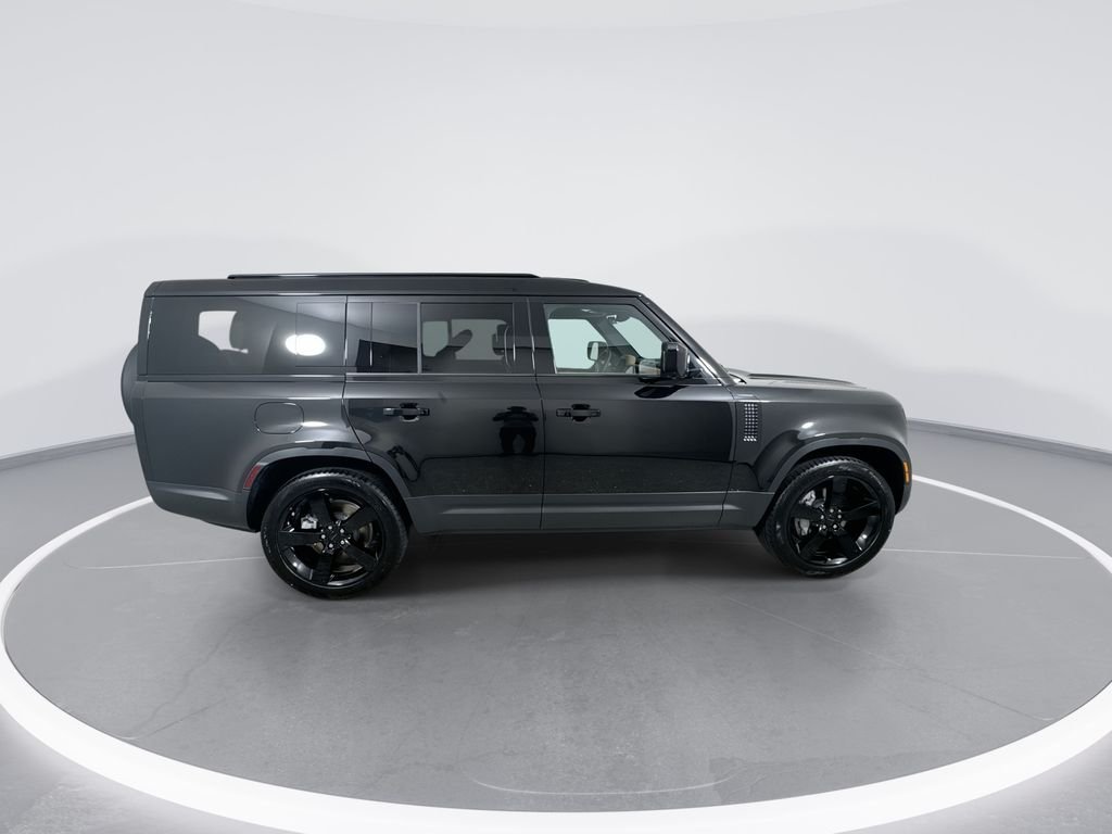 New 2026 SANTORN BLK MET Land Rover S image 9