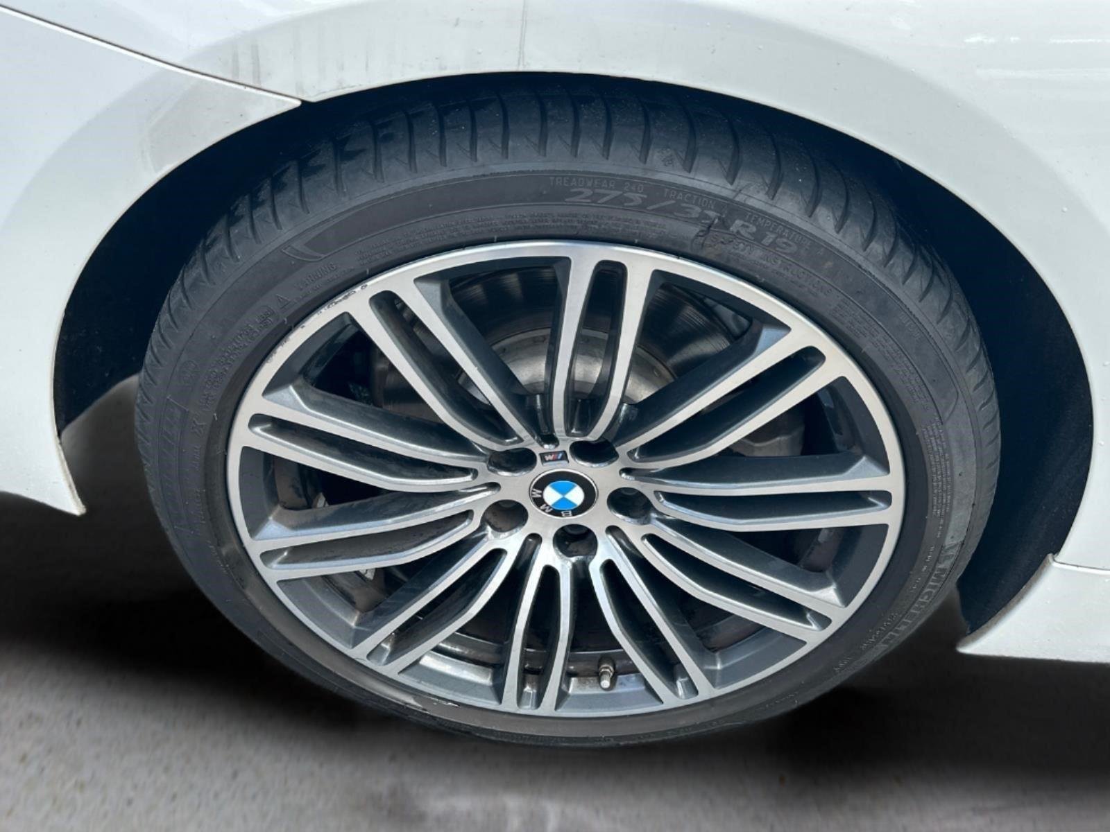 Used 2019 Alpine White BMW 530i image 9