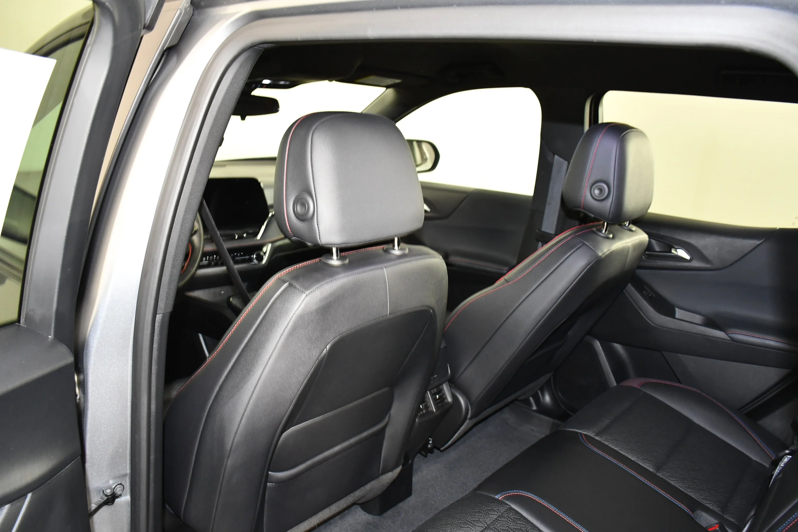Used 2025 Sterling Gray Metallic Chevrolet AWD RS image 47