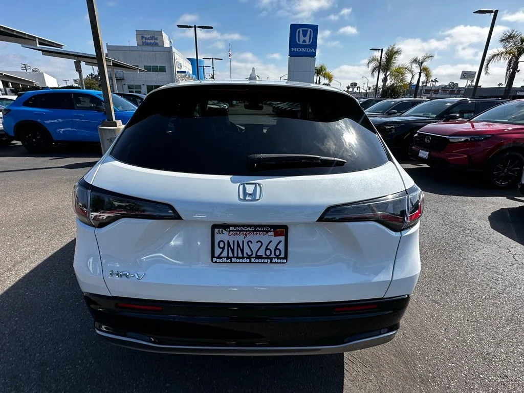 Used 2025 White Honda EX-L image 7