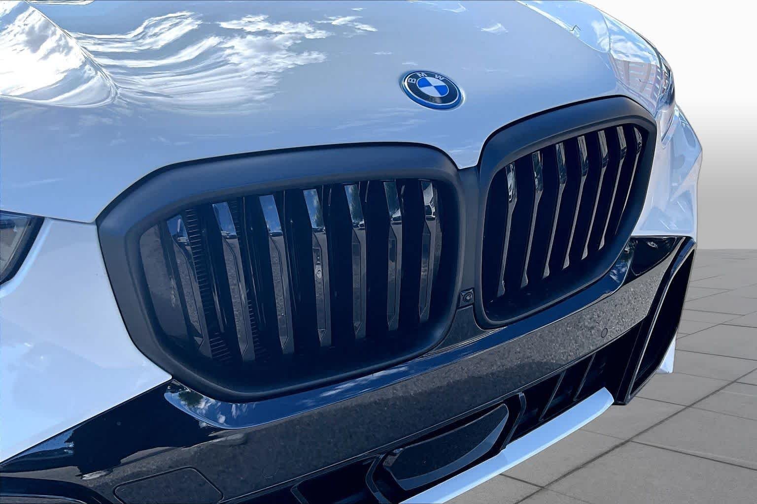 Used 2026 Alpine White BMW xDrive50e image 29