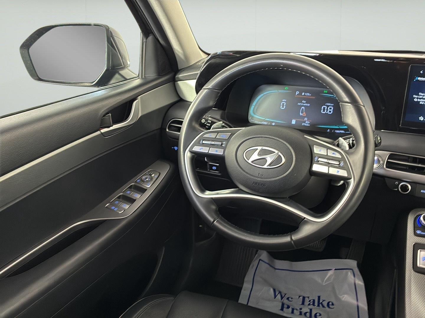 Used 2025 Moonlight Cloud Hyundai SEL image 16