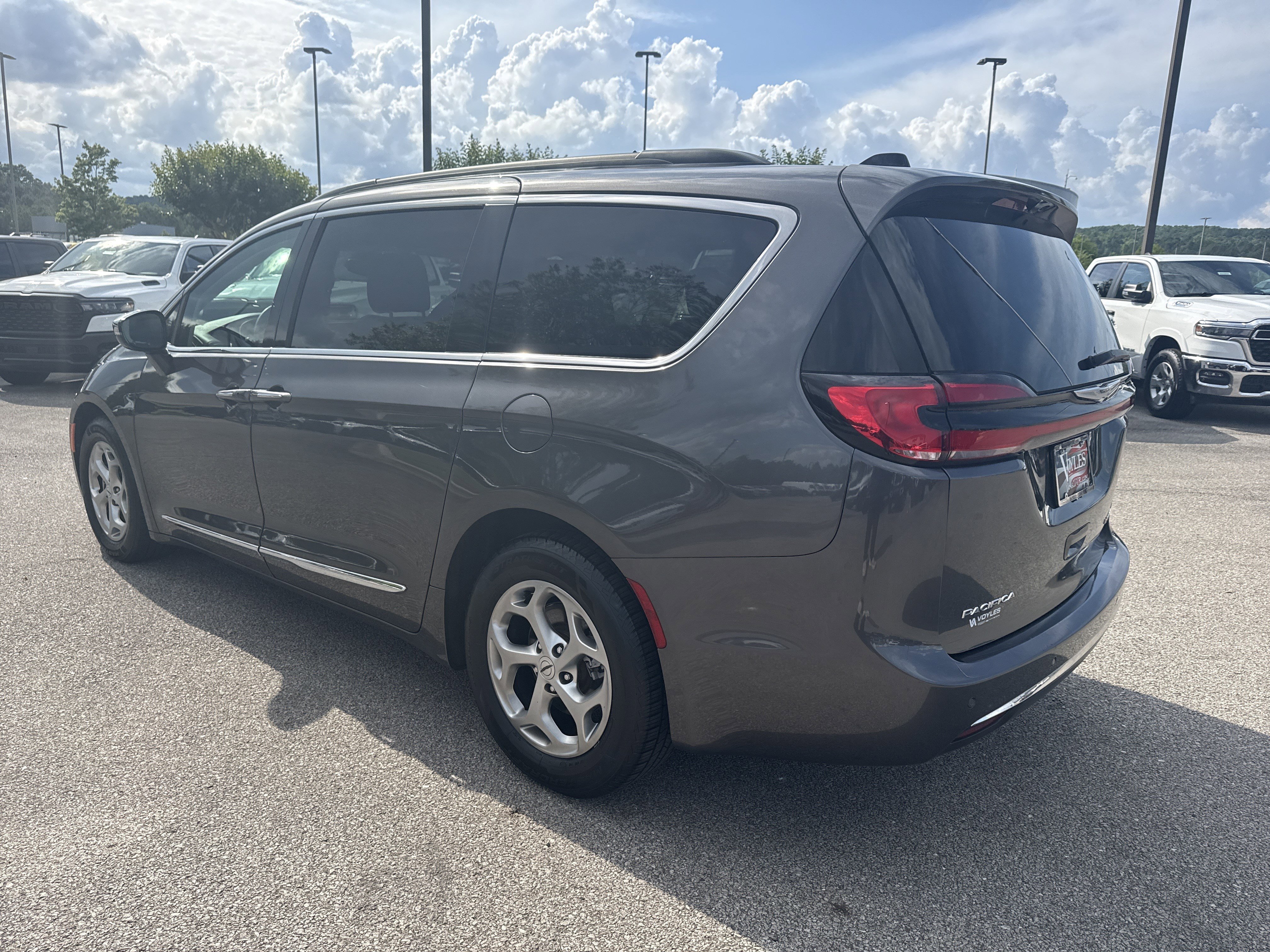 Used 2023 Granite Crystal Metallic Clearcoat Chrysler Limited image 5