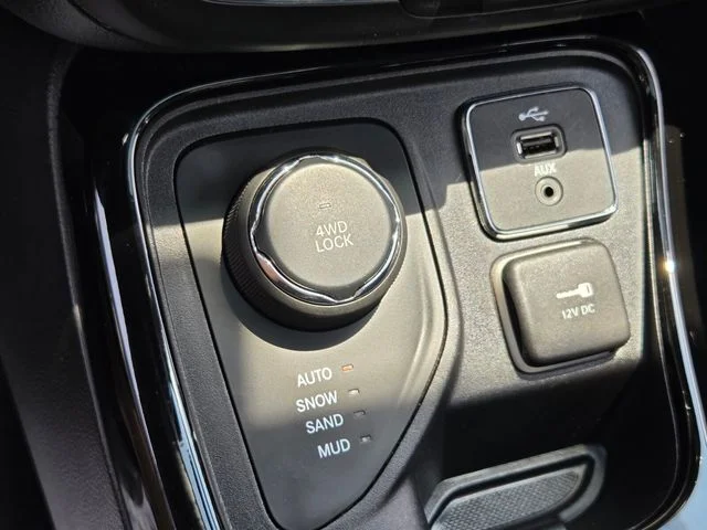 Used 2018 Blue Jeep Limited image 24