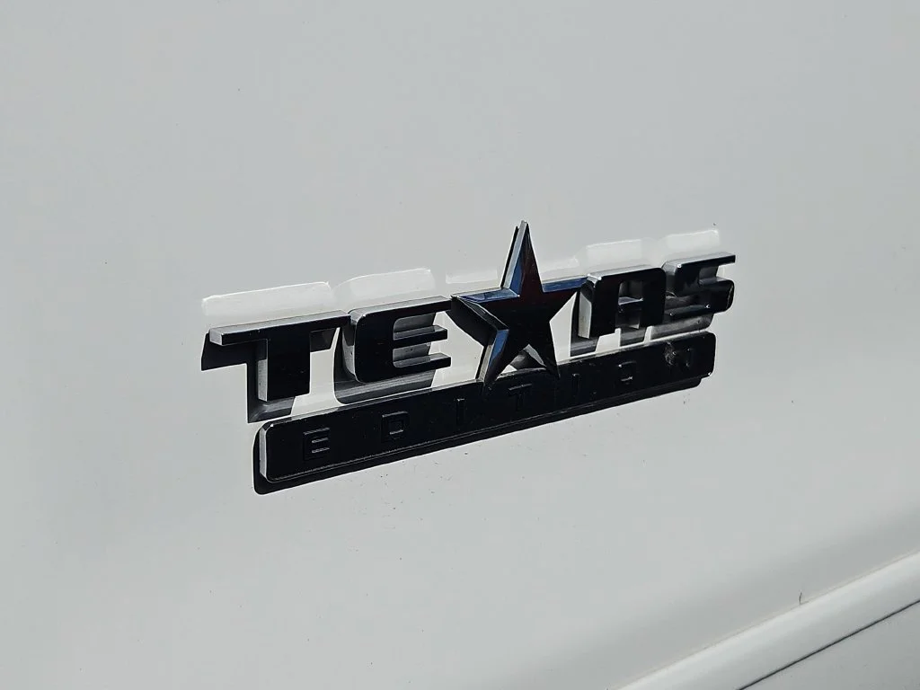 Used 2018 Summit White Chevrolet LT image 26